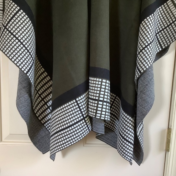 Patricia Nash Classic Crisscross Cape Dark Olive SZ M/L - Picture 9 of 16